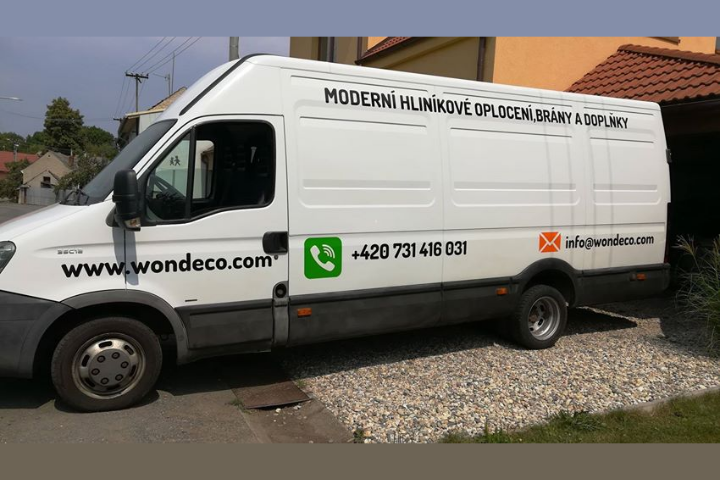 Polepy na auto Iveco Daily. Téměř celepolep dodávky.