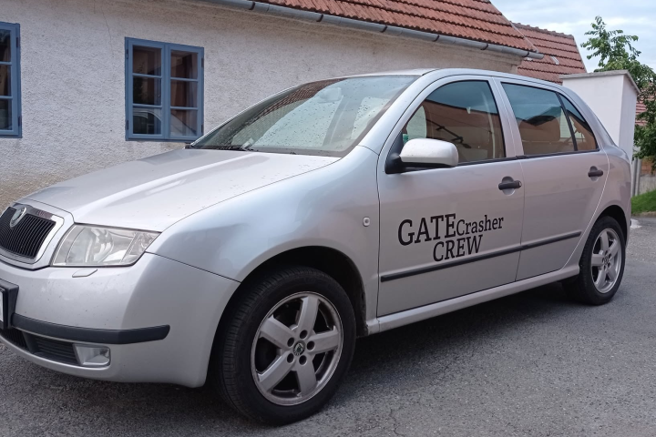 Polepy na auto Škoda Fabia. Polepy bočních dveří auta.