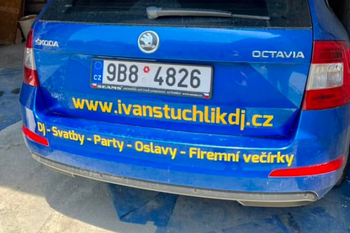 Polepy na auto Škoda Octavia. Polep zadních dveří auta.
