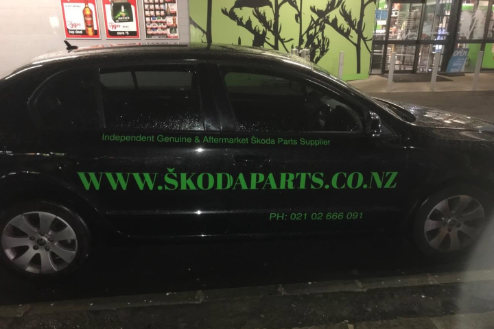 Polepy na auto Škoda Superb. Polepy celého auta.